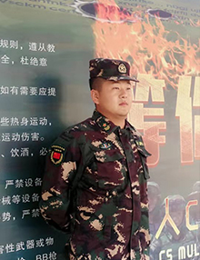 常政教官 代號：獵鷹